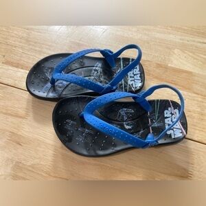 4/$25 Crocs Star Wars thong flip flops in size C 10/11. Super cute. GUC